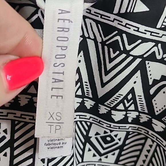 Aeropostale Skater Mini Skirt Black White Aztec Tribal Print XS Ponte Stretch - Picture 3 of 6